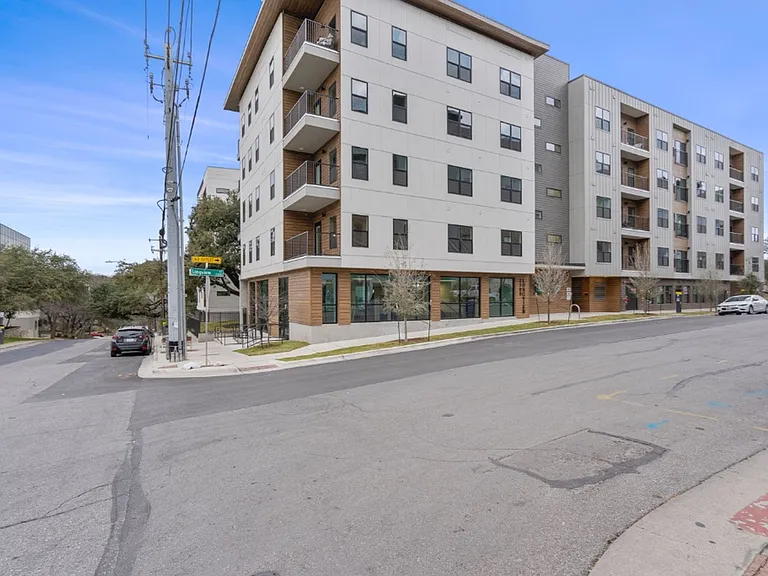 2500 Longview St #105 — Photo 21