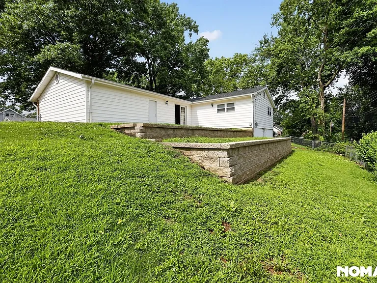 1835 Ardmore Dr — Photo 29