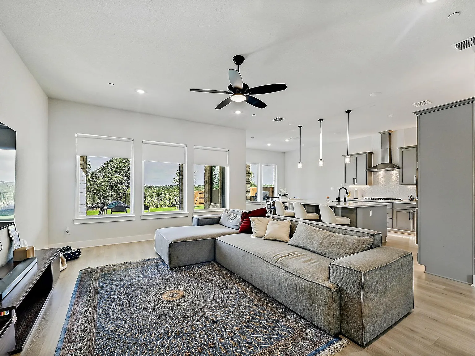5 bed, 4.0 bath, 2801 sqft, $4,900 — Photo 3