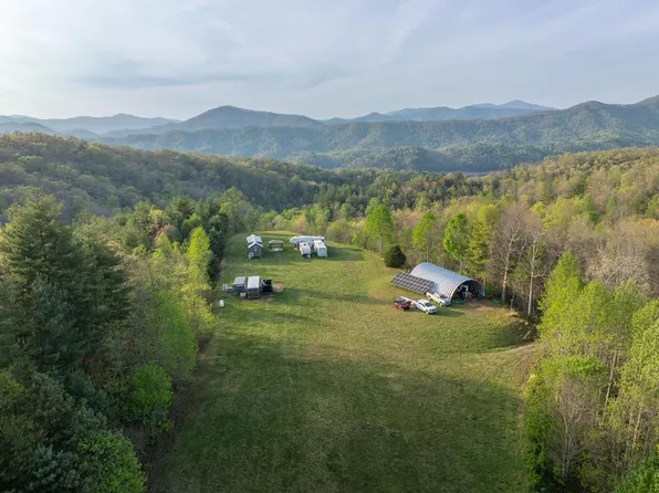 8888 Yellow Branch Road, Robbinsville, NC 28771