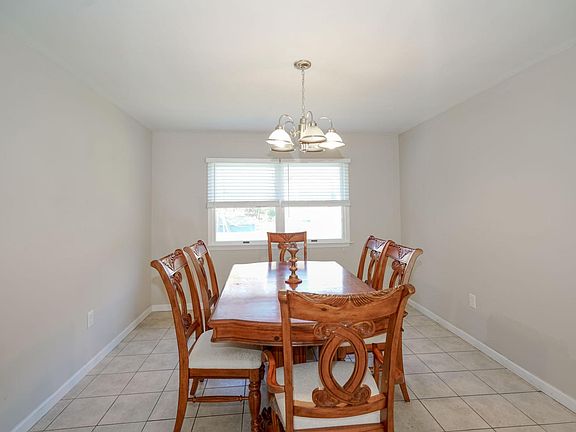 4th image of 858 Paul Dr