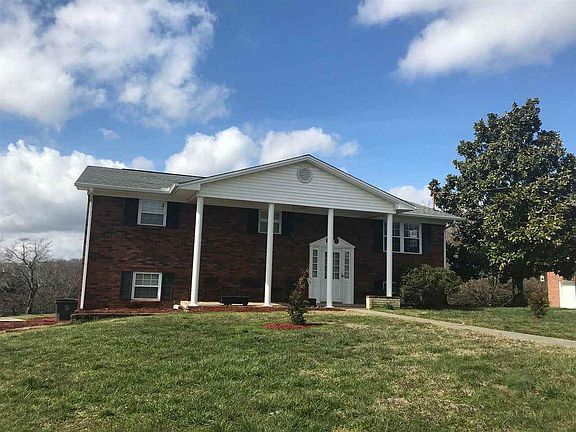 2nd image of 3420 Deena Cir