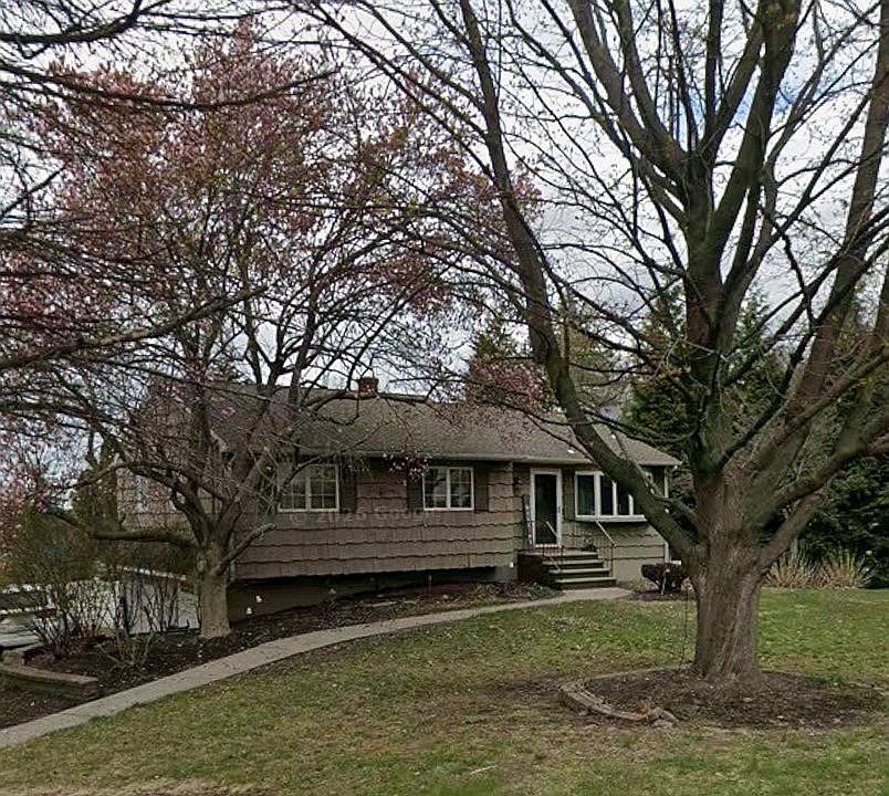 1st image of 5 Mott Dr