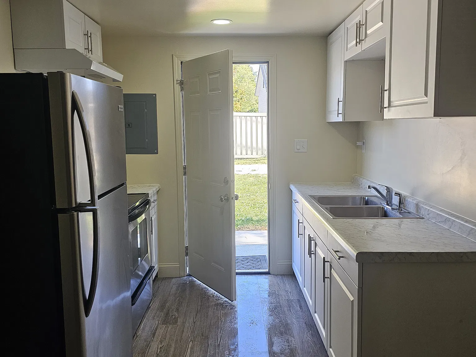 2 bed, 700 sqft, $800 — Photo 3