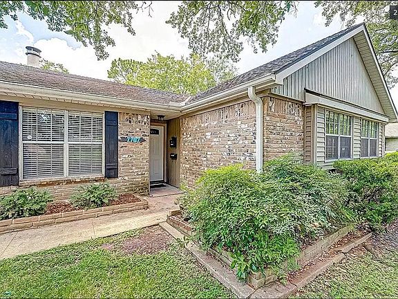 Ready to move-in - new padding + carpet in bedrooms, new Green Living laminate flooring throughout the rest of the home, new paint throughout house & garage.