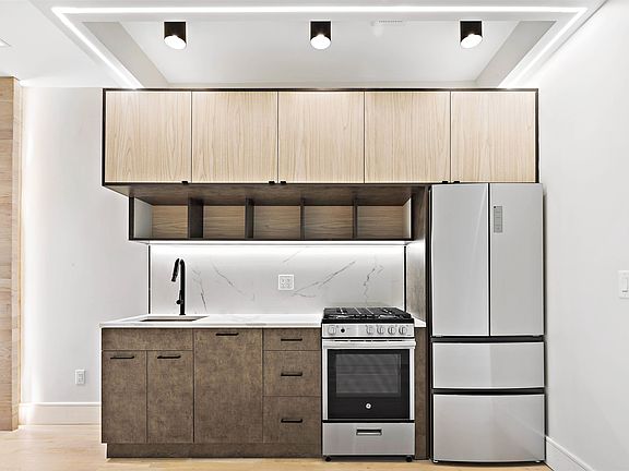 3rd image of 542 Newark Ave Floor 2R