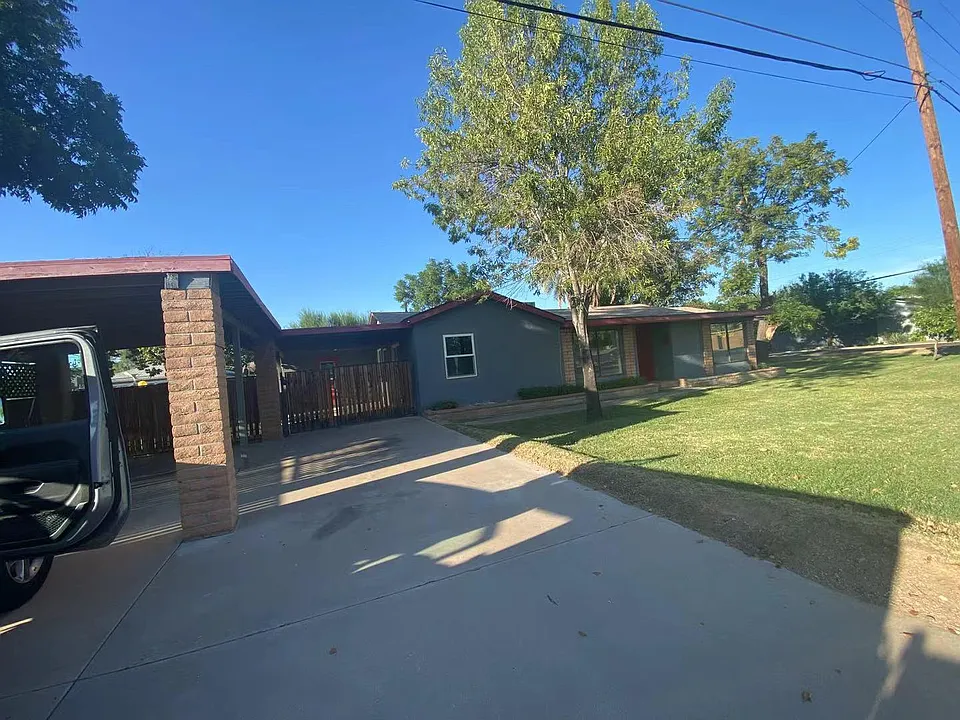 2142 E Clarendon Ave