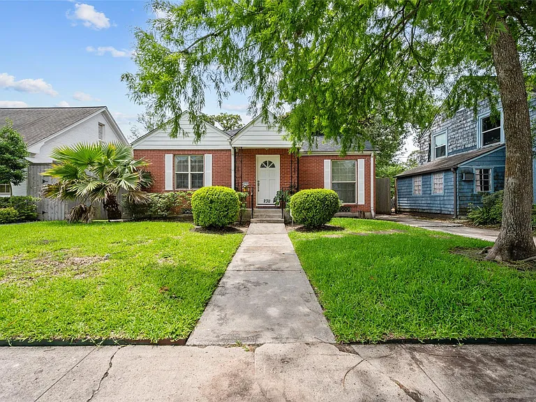2311 Addison Rd — Photo 3
