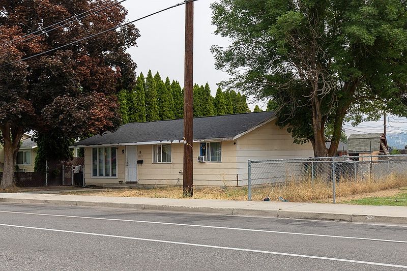 3rd image of 1223 Methow Street