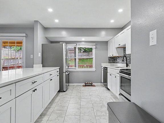 4th image of 9012 Cameron Ct
