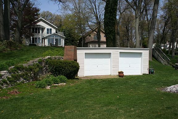 5th image of 732 N Shore Dr