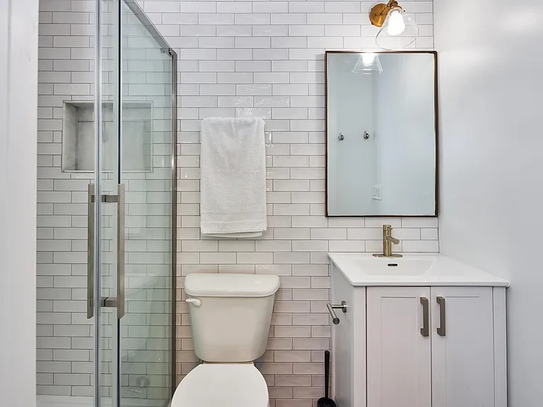 331 Catherine St #5 — Photo 8