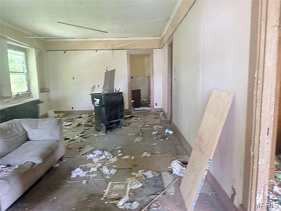 4th image of 206 S Main St