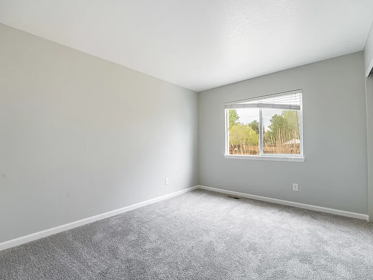 10049 Jasper St — Photo 17