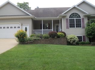 1256 Trail Dr, Dixon, IL 61021