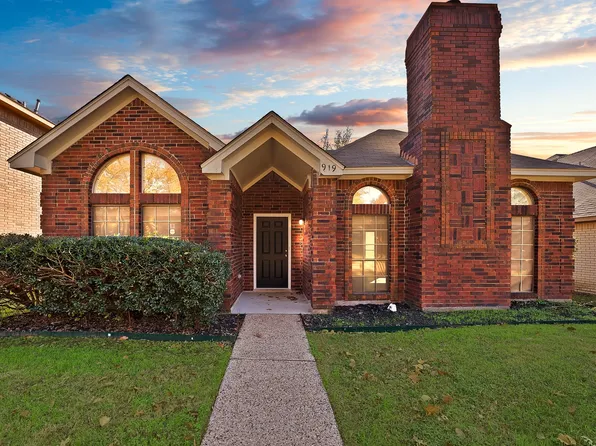919 Walters Dr, Cedar Hill, TX 75104