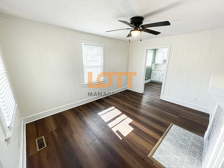 1 Hollywood Cir — Photo 5