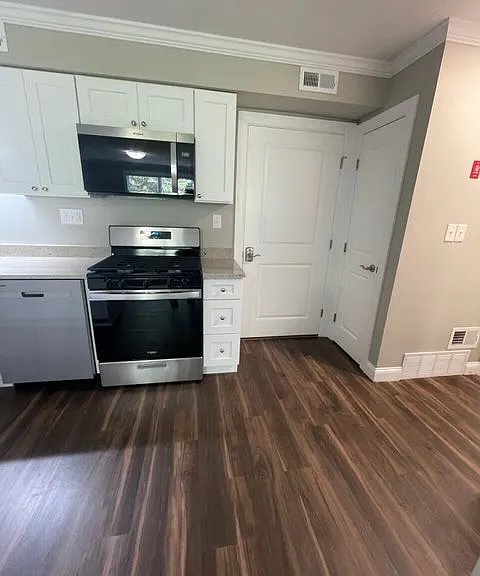 879 Bernon St #211 — Photo 3