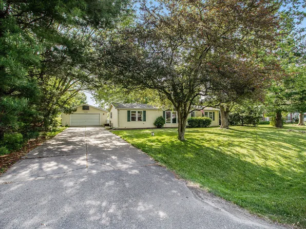 10297 S Arrowhead Dr, Berrien Springs, MI 49103