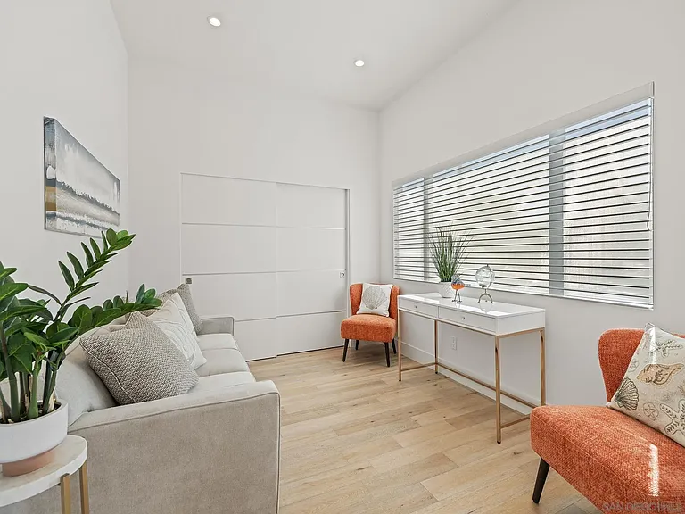 4386 Newport Ave — Photo 17