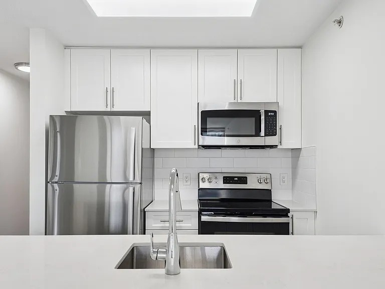 828 Howe St — Photo 10