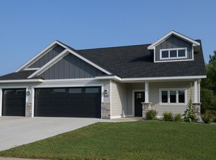 630 Pebble Creek Dr, Saint Cloud, MN 56303