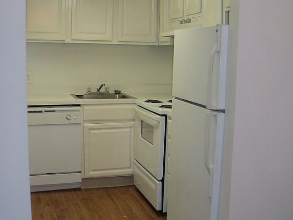 2nd image of 2557 N Alafaya Trl APT 111