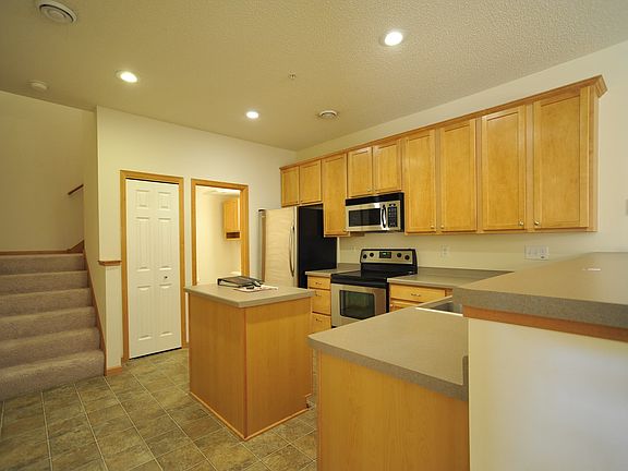 4th image of 4697 Blaine Ave