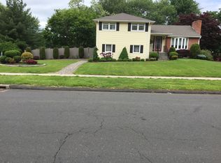 94 W Ridge Dr, West Hartford, CT 06117