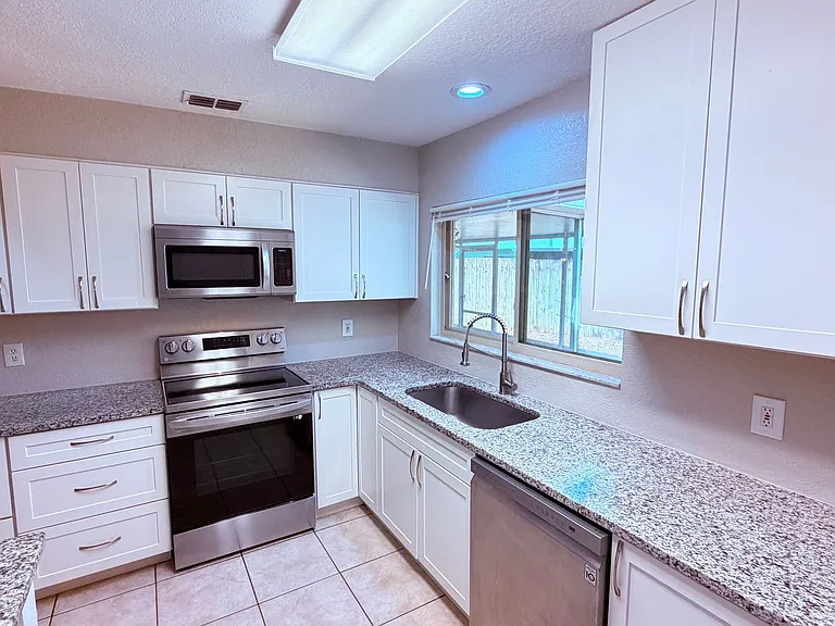 3640 S Saint Lucie Dr — Photo 7