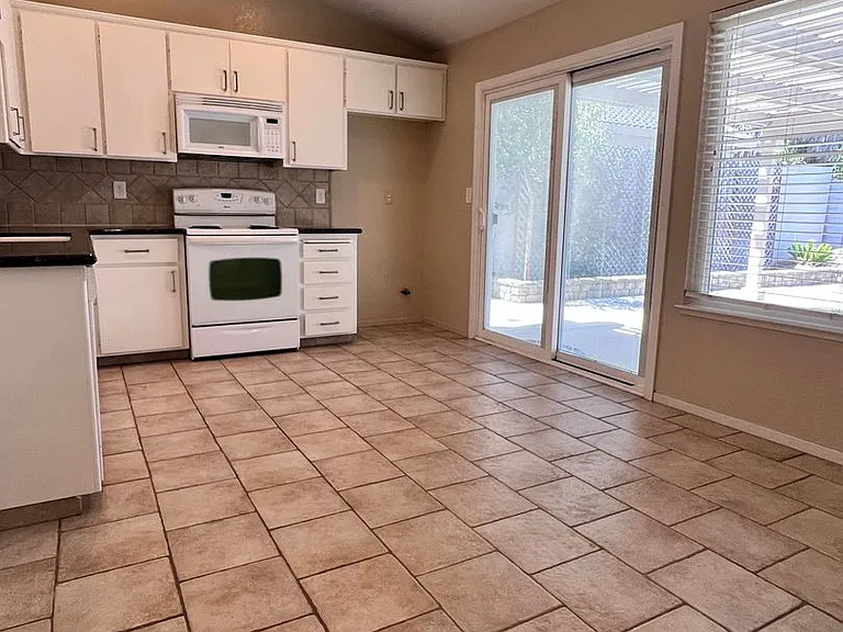 3817 Rotterdam Ave — Photo 4
