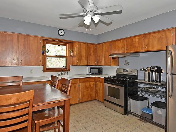 3rd image of 211 Pleasant Ave