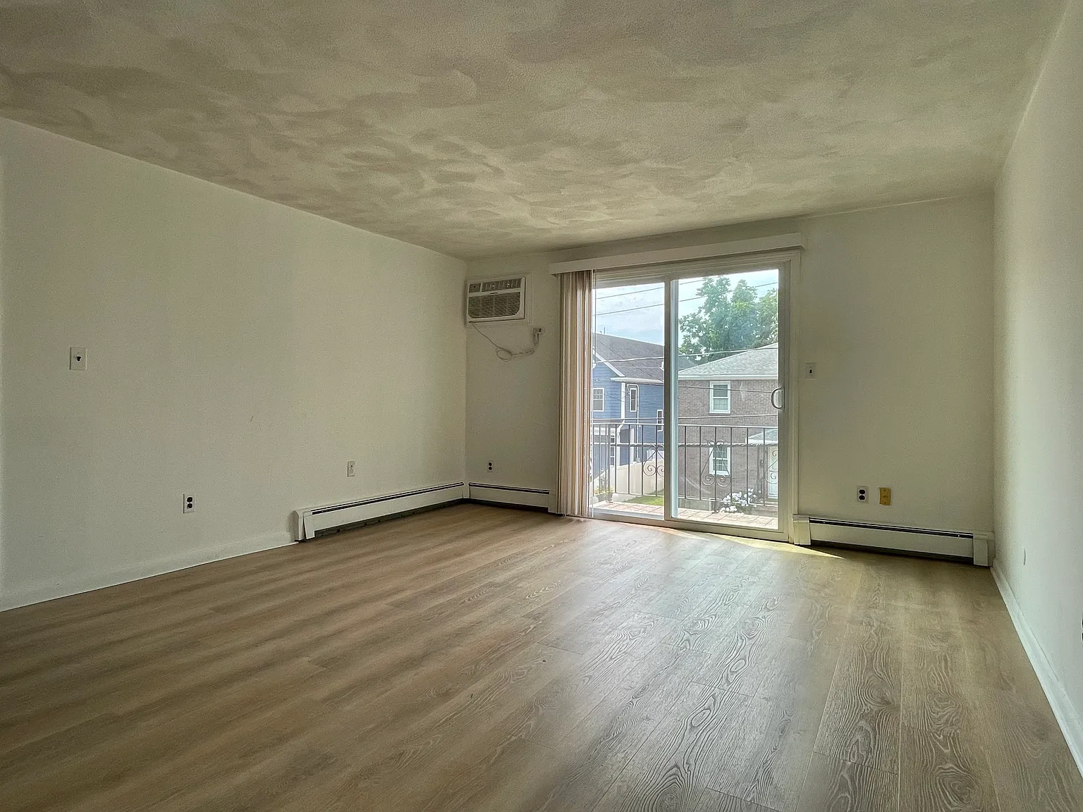 2 bed, 900 sqft, $2,450 — Photo 3