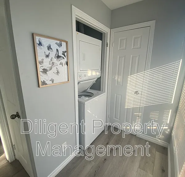 260 Lansdowne St W — Photo 10