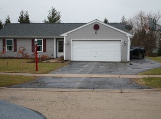 4710 Vista Dr, Island Lake, IL 60042