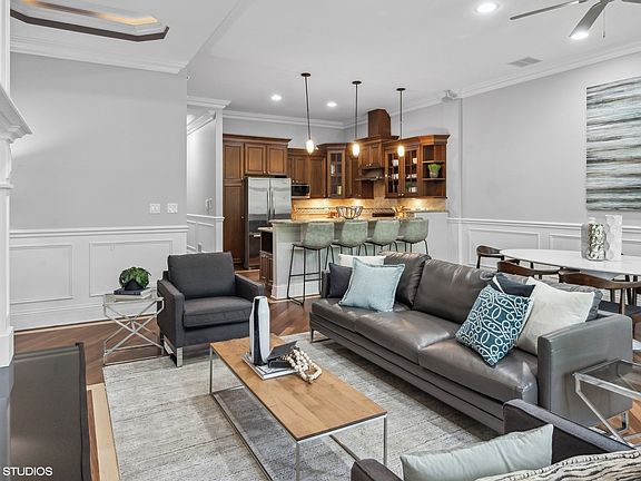 4th image of 1712 W Belmont Ave #2