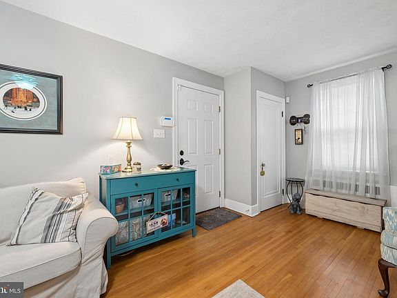 3rd image of 965 Mulberry Ave