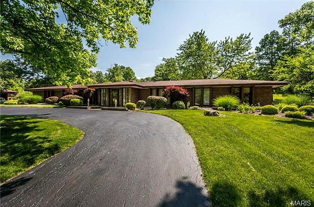 1st image of 134 Executive Estates Dr