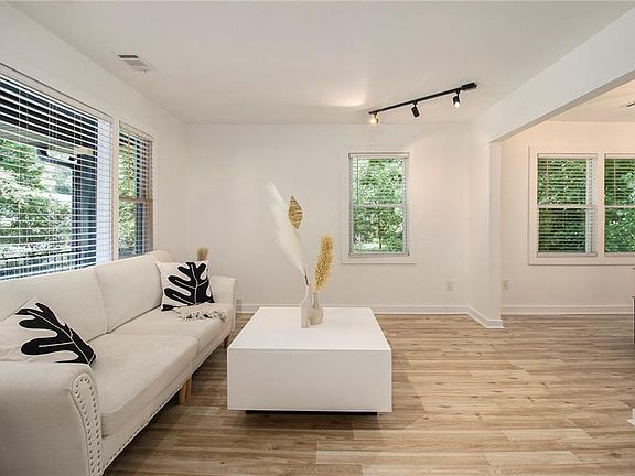 4th image of 2537 Baker Rd NW