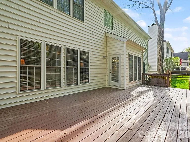 16919 Laureate Rd — Photo 10