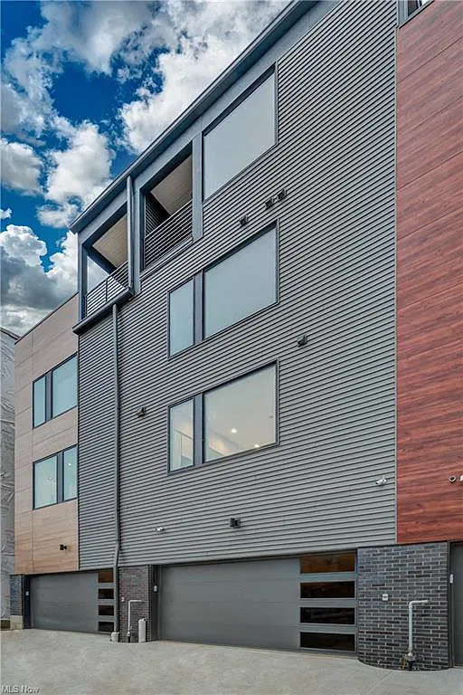 3 bed, 4.5 bath, $4,500 — Photo 2