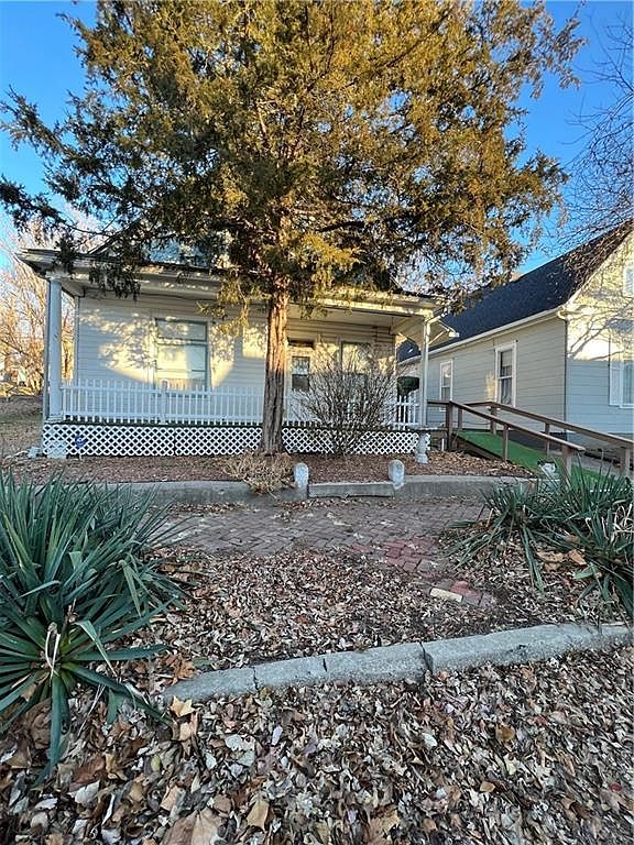 1211 N 8th St, Saint Joseph, MO 64501 Zillow