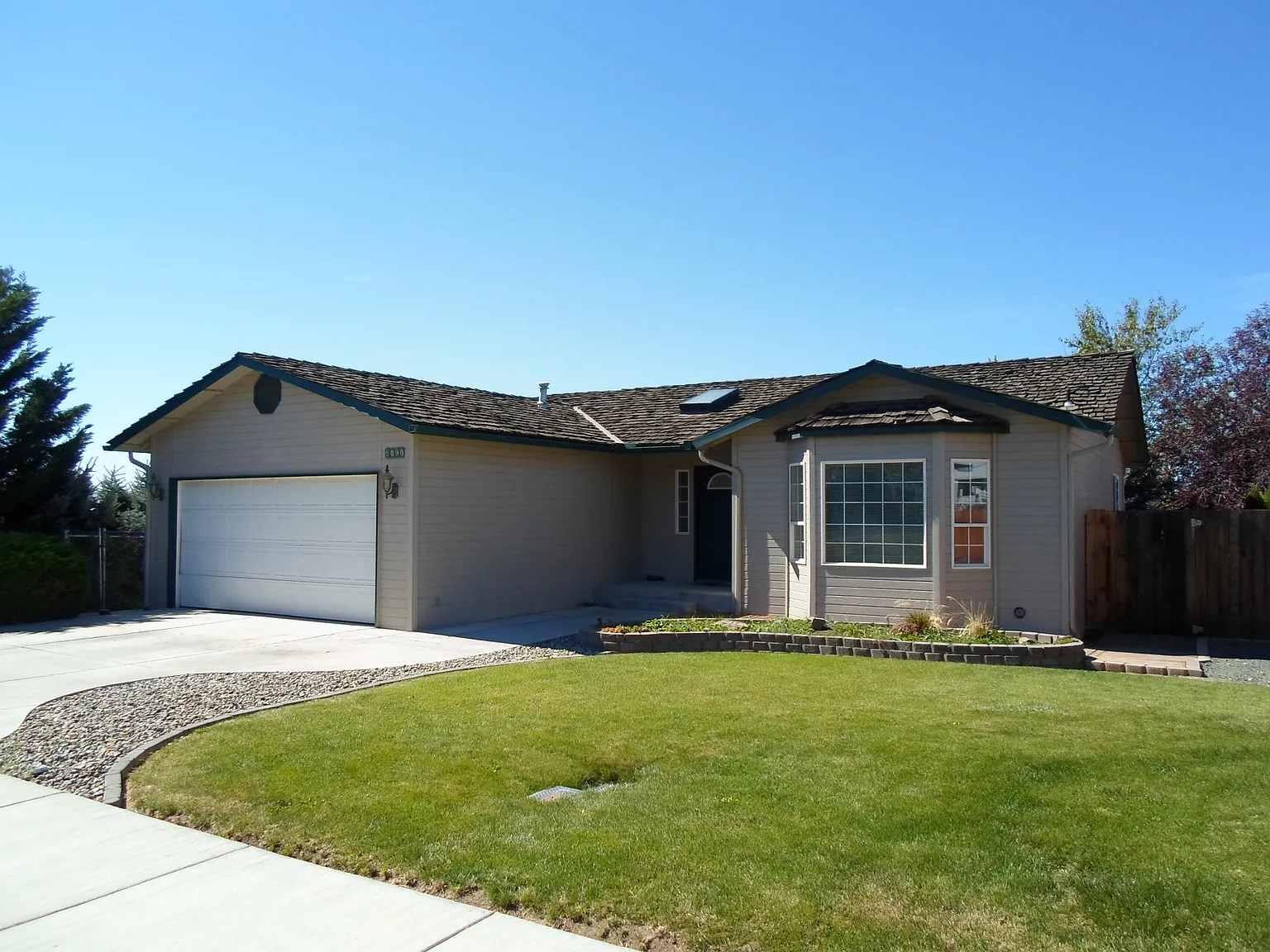 5090 N Sky Vista Ave photo 1