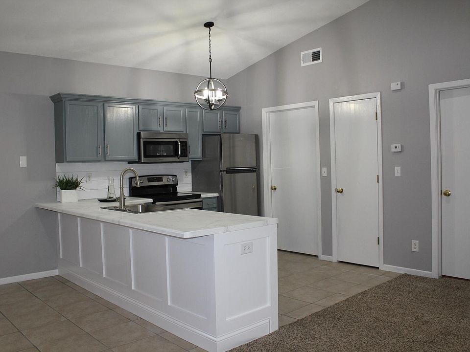 1st image of 901 Minns Dr APT 4