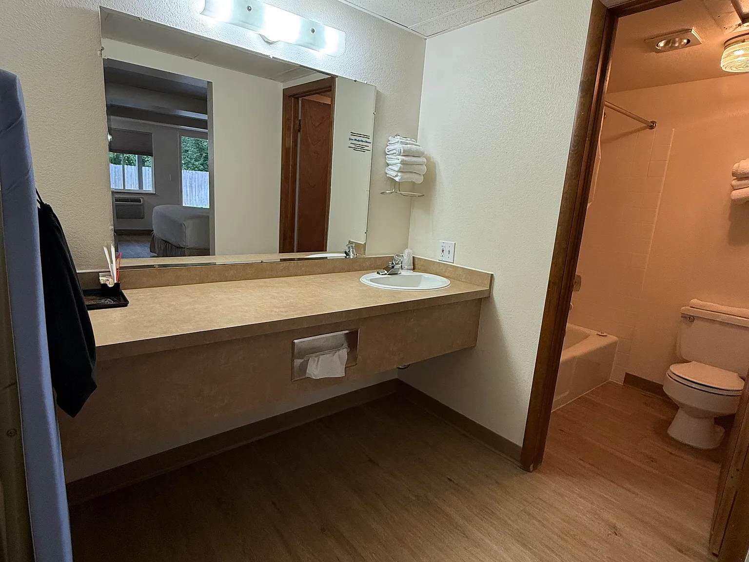 1 bed, $1,000 — Photo 3