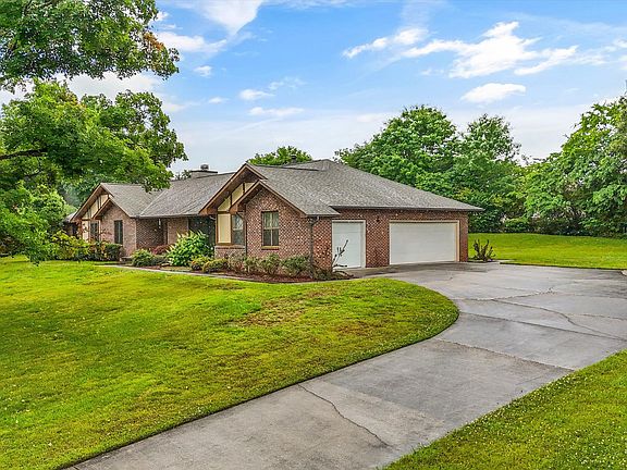 4th image of 944 S Briarcliff Cir