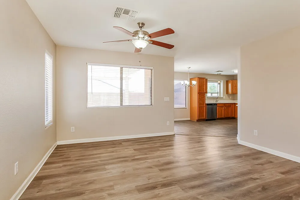 3 bed, 2.5 bath, 1612 sqft, $1,895 — Photo 4