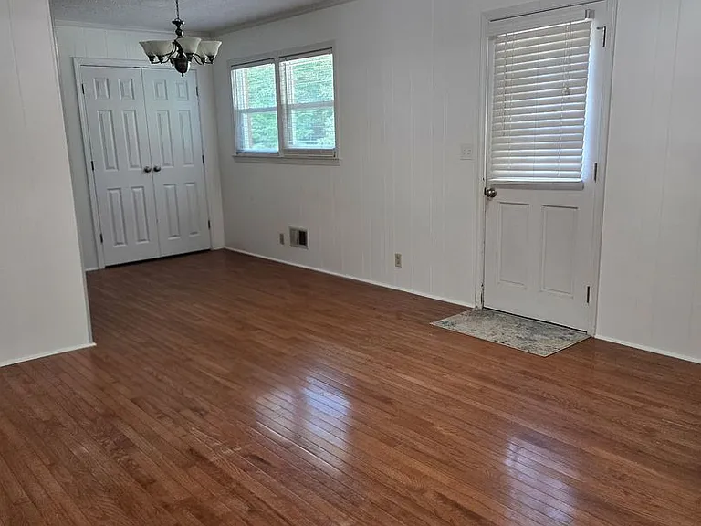 1503 Anthony Dr — Photo 4