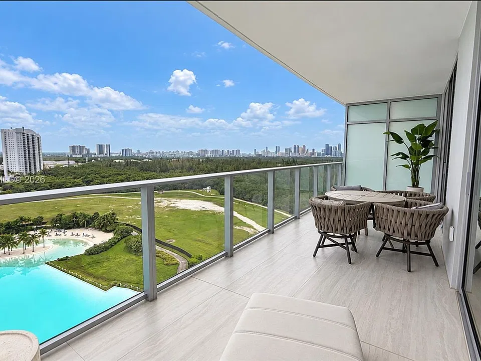 2411 Laguna Cir #1410