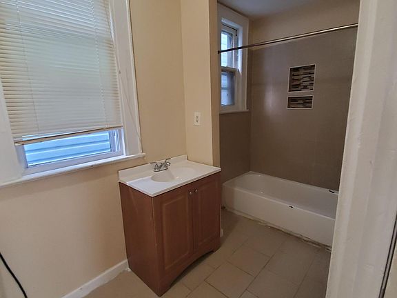 4th image of 19 Rosehill Pl #1